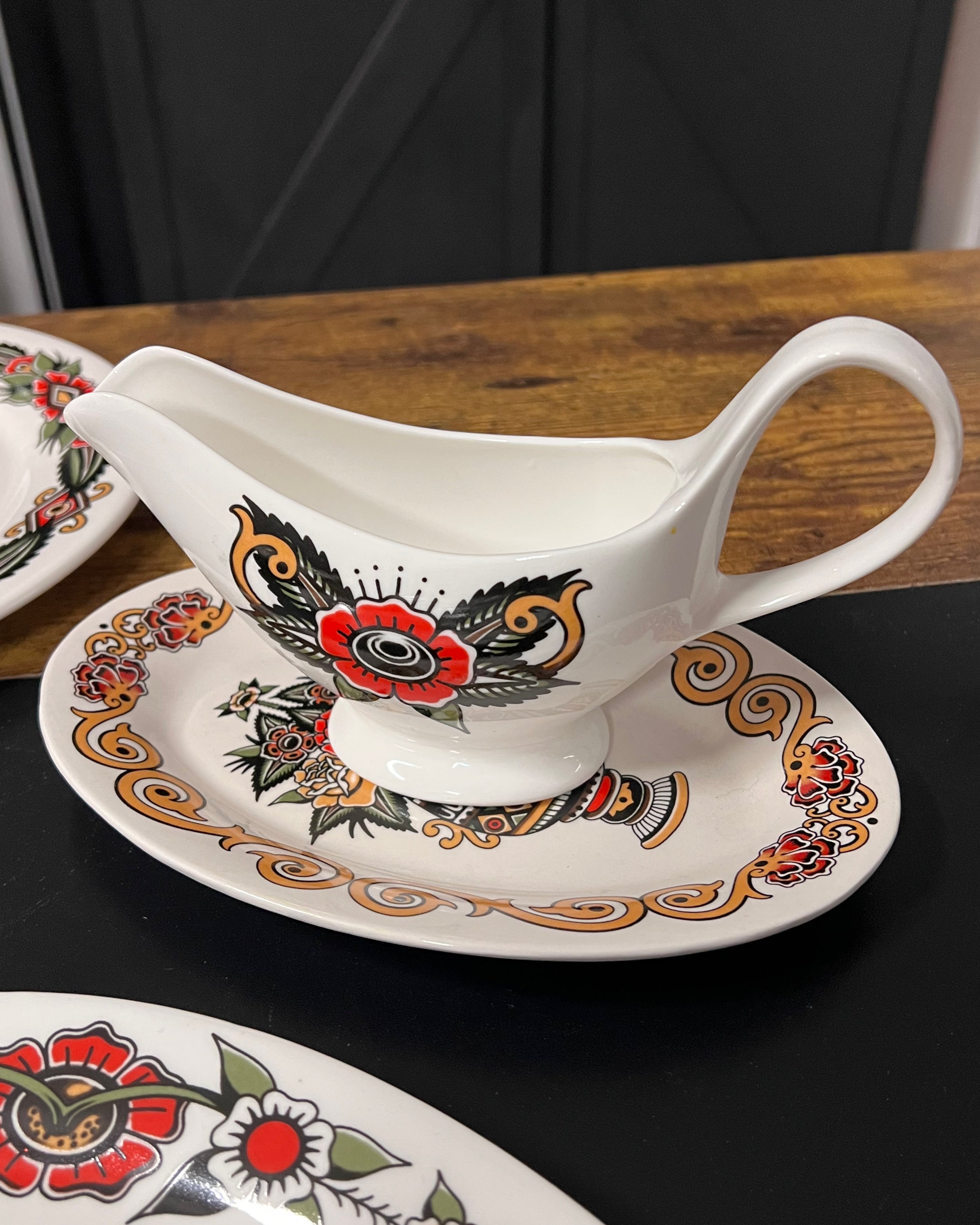 Bright & Bold Gravy Boat and Dish Set